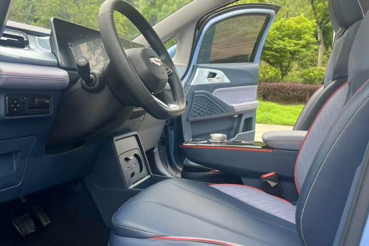 Used Geometry E Firefly 2022 401 km Linglong Tiger 4 Seats Interior 3