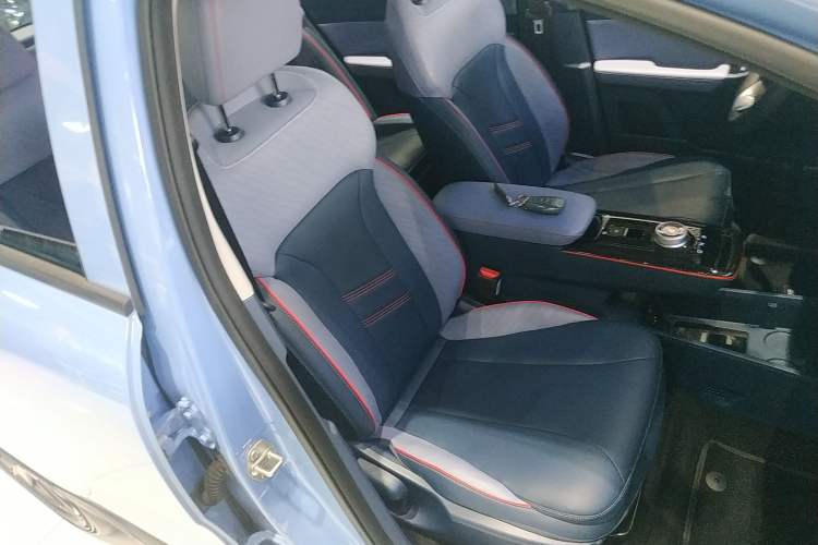 Used Geometry E Firefly 2022 401 km Linglong Tiger 4 Seats Right Front Seat