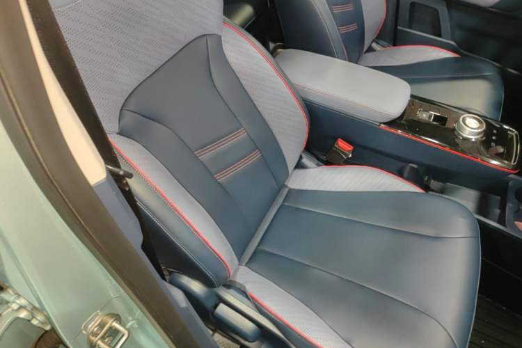 Used Geometry E Firefly 2022 401 km Linglong Tiger 4 Seats Right Front Seat