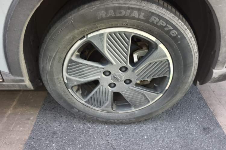 Used Geometry E Firefly 2022 401KM Lightning Tiger 4-Seater Right Front Wheel Hub