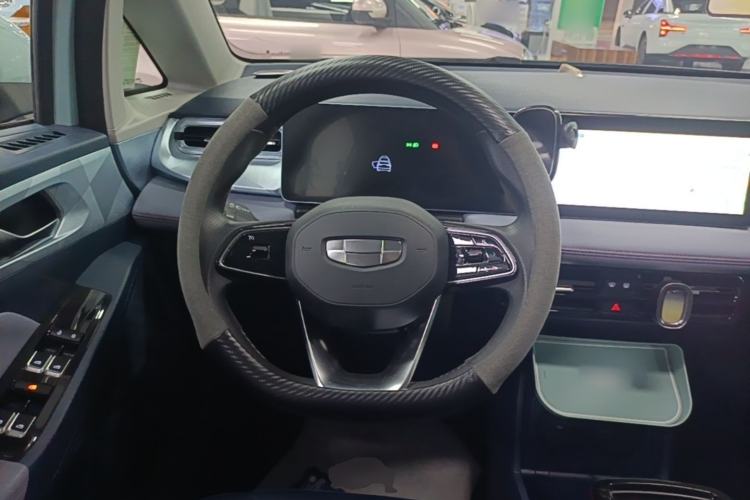 Used Geometry E Firefly 2022 401 km Linglong Tiger 4 Seats Steering Wheel
