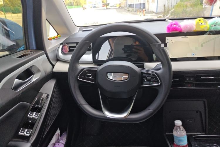 Used Geometry E Firefly 2022 401 km Linglong Tiger 4 Seats Steering Wheel