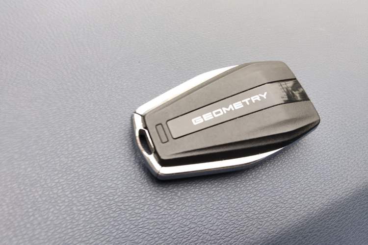 Used Geometry E Firefly 2022 401 km Linglong Tiger 4 Seats Vehicle Key