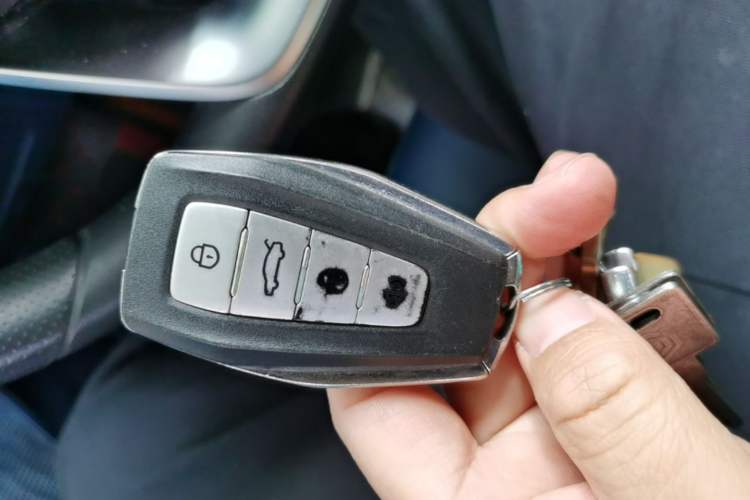 Used Geometry E Firefly 2022 401 km Linglong Tiger 4 Seats Vehicle Key