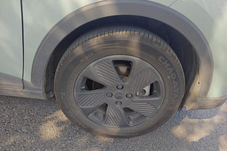 Used Geometry E Firefly 2022 401KM Lightning Tiger 4-Seater Right Front Wheel Hub