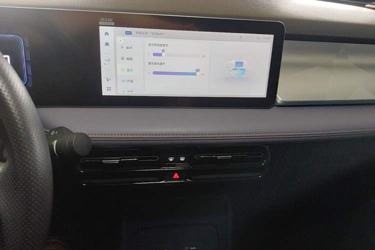 Used Geometry E Firefly 2022 401 km Linglong Tiger 5 Seats Audio And AC Panel