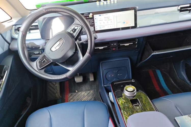 Used Geometry E Firefly 2022 401 km Linglong Tiger 5 Seats Center Console