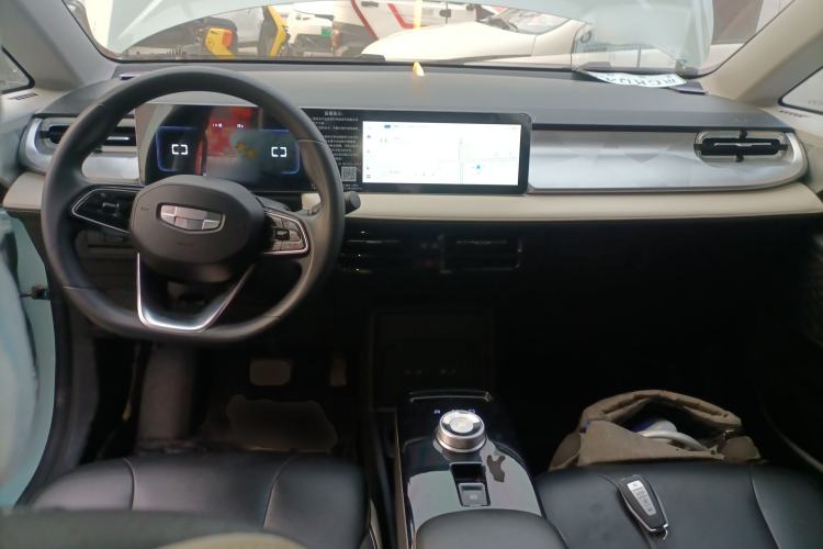 Used Geometry E Firefly 2022 401 km Linglong Tiger 4 Seats Center Console
