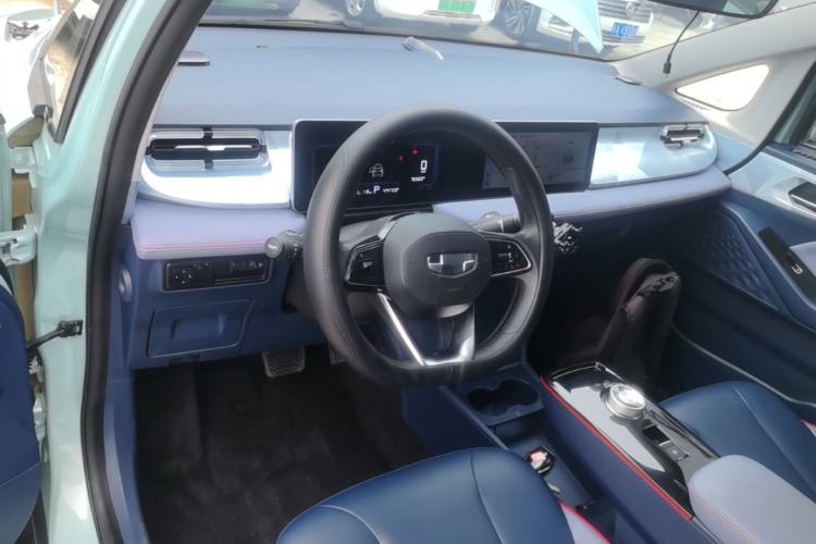 Used Geometry E Firefly 2022 401 km Linglong Tiger 4 Seats Center Console