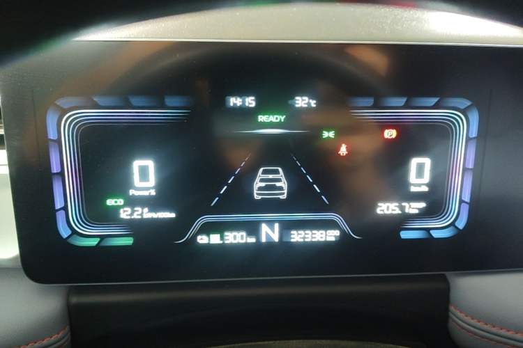 Used Geometry E Firefly 2022 401 km Linglong Tiger 5 Seats Instrument Cluster