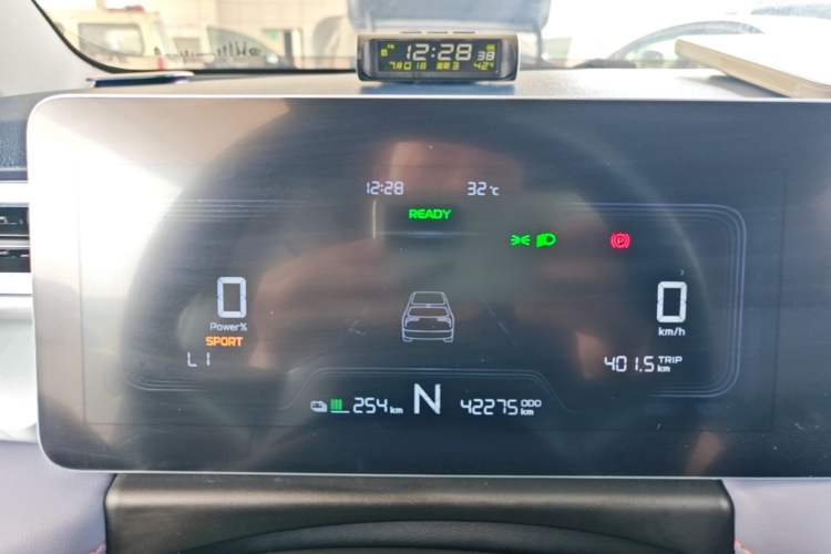 Used Geometry E Firefly 2022 401 km Linglong Tiger 4 Seats Instrument Cluster