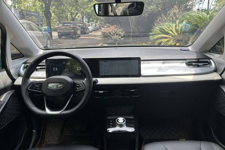 Used Geometry E Firefly 2022 320KM Cute Tiger 4-Seater Interior 1