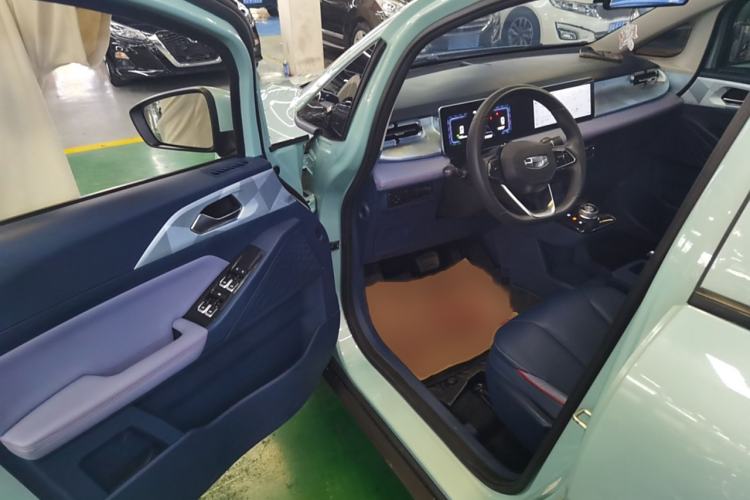 Used Geometry E Firefly 2022 320KM Cute Tiger 4-Seater Interior 2