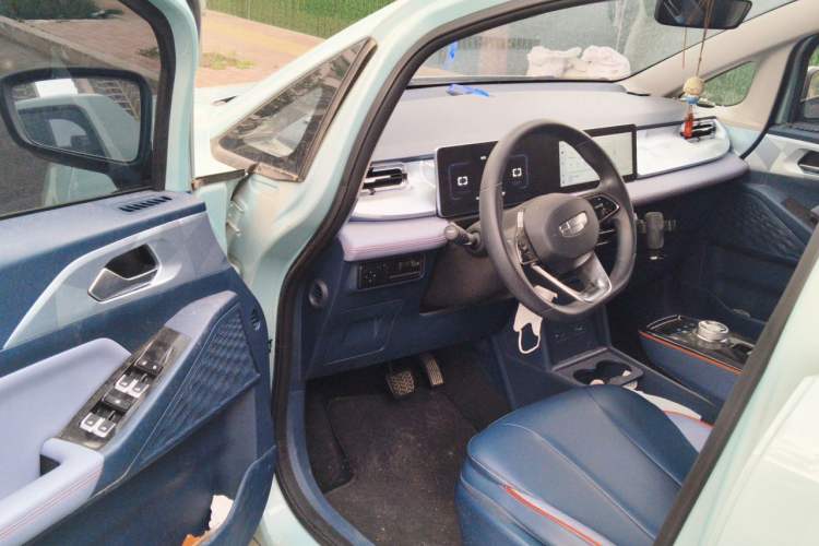 Used Geometry E Firefly 2022 401 km Linglong Tiger 5 Seats Interior 3