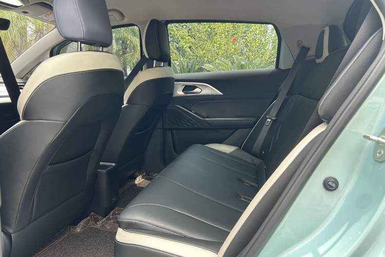 Used Geometry E Firefly 2022 320KM Cute Tiger 4-Seater Interior 3