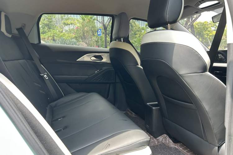 Used Geometry E Firefly 2022 320KM Cute Tiger 4-Seater Interior 5
