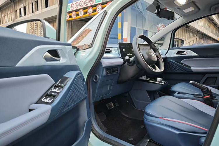 Used Geometry E Firefly 2022 320KM Cute Tiger 4-Seater Interior 8