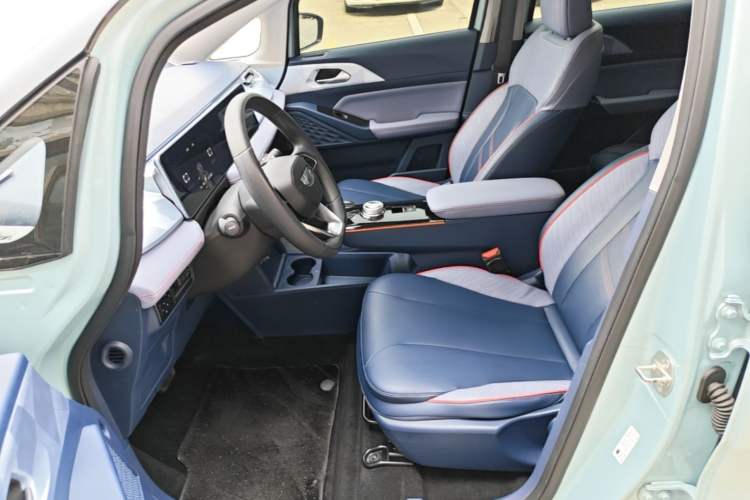 Used Geometry E Firefly 2022 401 km Linglong Tiger 4 Seats Left Front Seat