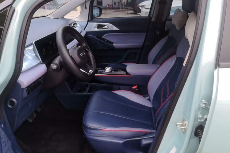Used Geometry E Firefly 2022 401 km Linglong Tiger 4 Seats Left Front Seat