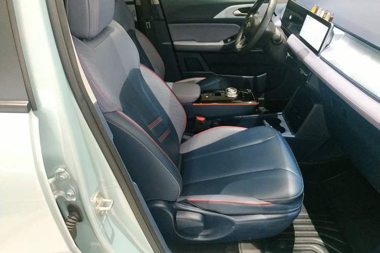 Used Geometry E Firefly 2022 401 km Linglong Tiger 4 Seats Right Front Seat