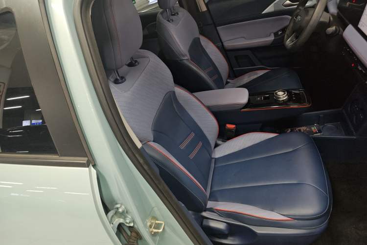 Used Geometry E Firefly 2022 401 km Linglong Tiger 4 Seats Right Front Seat