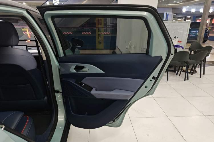 Used Geometry E Firefly 2022 401 km Linglong Tiger 4 Seats Right Rear Door Interior