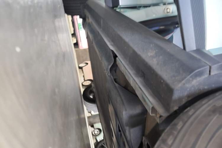 Used Geometry E Firefly 2022 401 km Linglong Tiger 5 Seats Right Side Sill