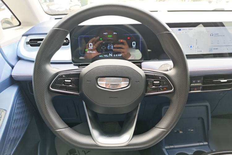 Used Geometry E Firefly 2022 401 km Linglong Tiger 4 Seats Steering Wheel