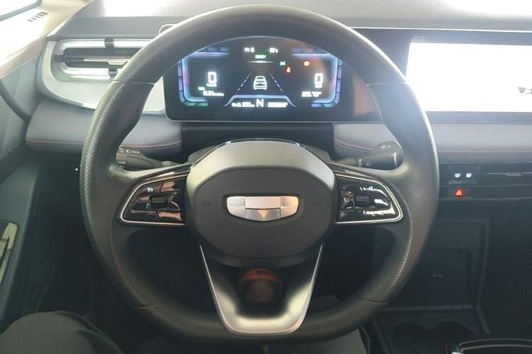 Used Geometry E Firefly 2022 401 km Linglong Tiger 5 Seats Steering Wheel