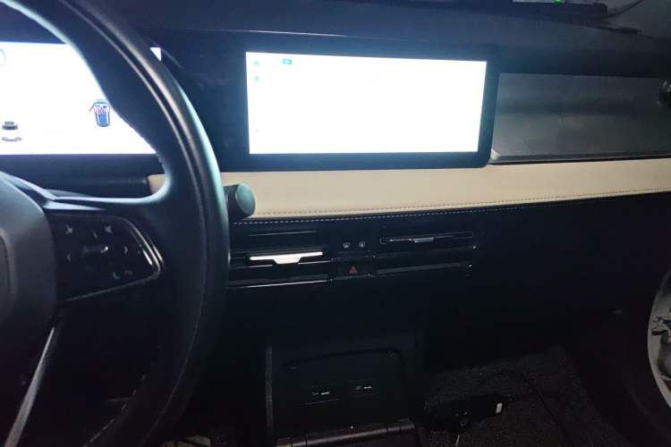 Used Geometry E Firefly 2022 401KM Lightning Tiger 4-Seater Audio And AC Panel