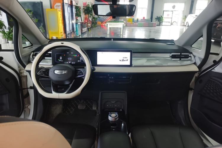 Used Geometry E Firefly 2022 401 km Linglong Tiger 4 Seats Center Console