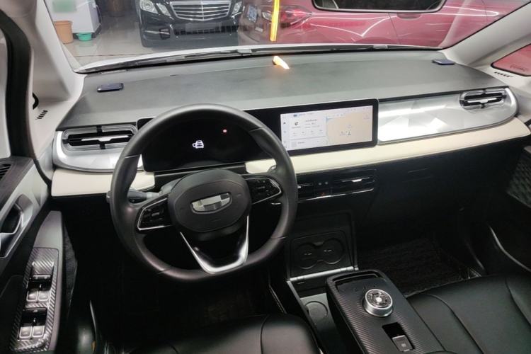 Used Geometry E Firefly 2022 401 km Linglong Tiger 4 Seats Center Console
