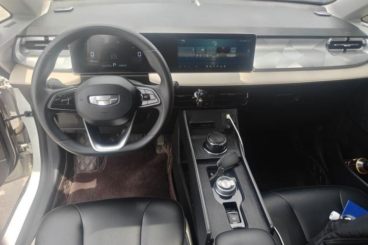 Used Geometry E Firefly 2022 401 km Linglong Tiger 4 Seats Center Console