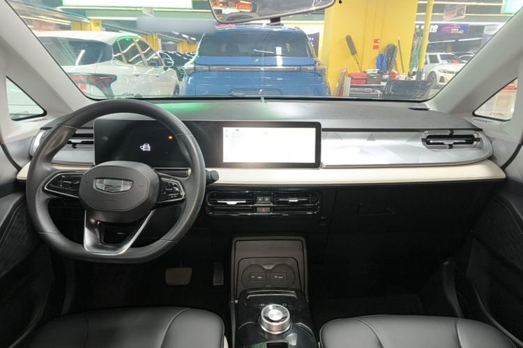 Used Geometry E Firefly 2022 401 km Linglong Tiger 4 Seats Center Console