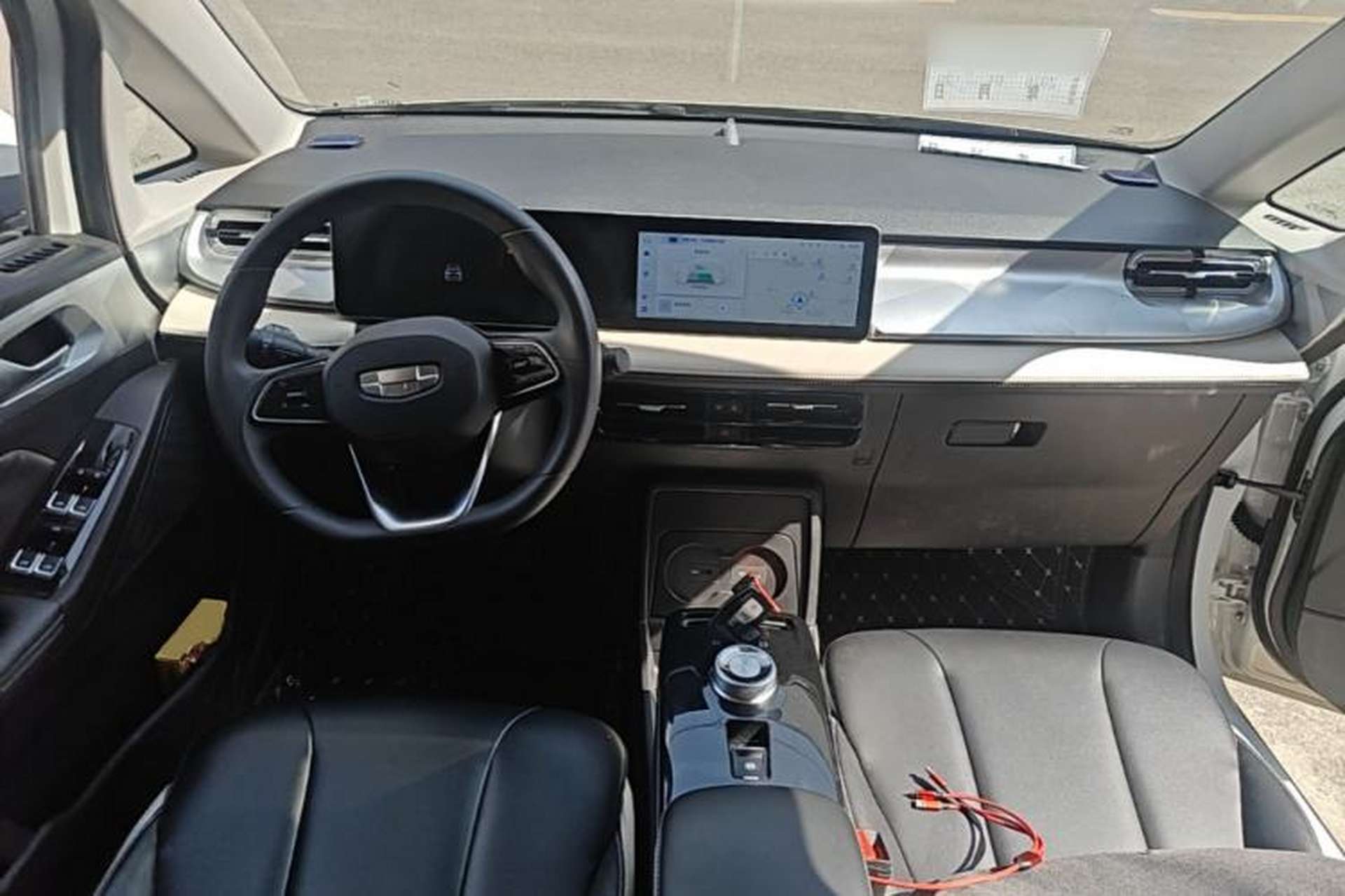 Used Geometry E Firefly 2022 401 km Linglong Tiger 4 Seats Center Console