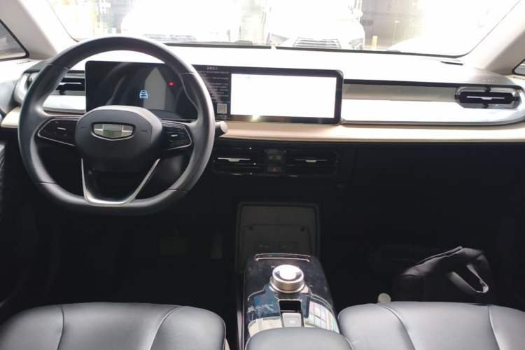 Used Geometry E Firefly 2022 401 km Linglong Tiger 4 Seats Center Console