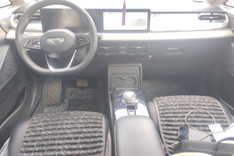 Used Geometry E Firefly 2022 401 km Linglong Tiger 4 Seats Center Console