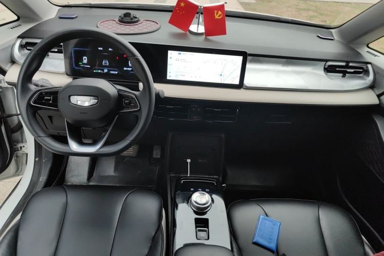 Used Geometry E Firefly 2022 401 km Linglong Tiger 4 Seats Center Console