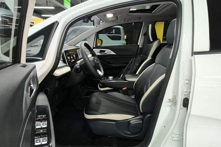 Used Geometry E Firefly 2022 401 km Linglong Tiger 4 Seats Driver Seat