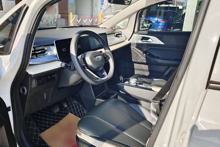 Used Geometry E Firefly 2022 401 km Linglong Tiger 4 Seats Interior 1