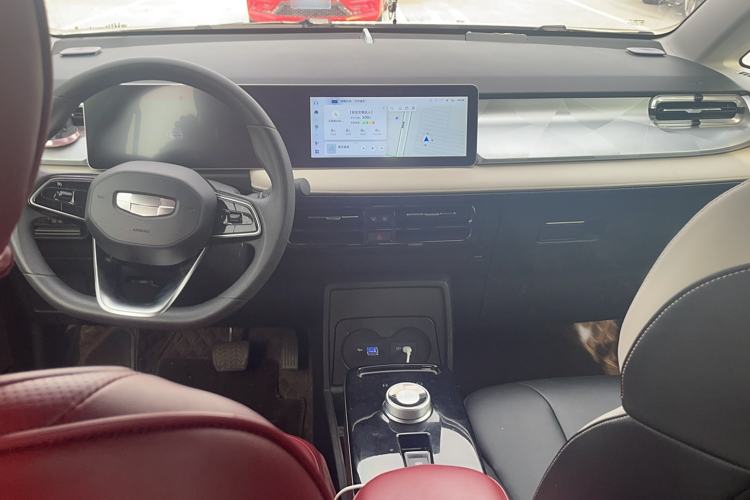 Used Geometry E Firefly 2022 401 km Linglong Tiger 5 Seats Interior 1