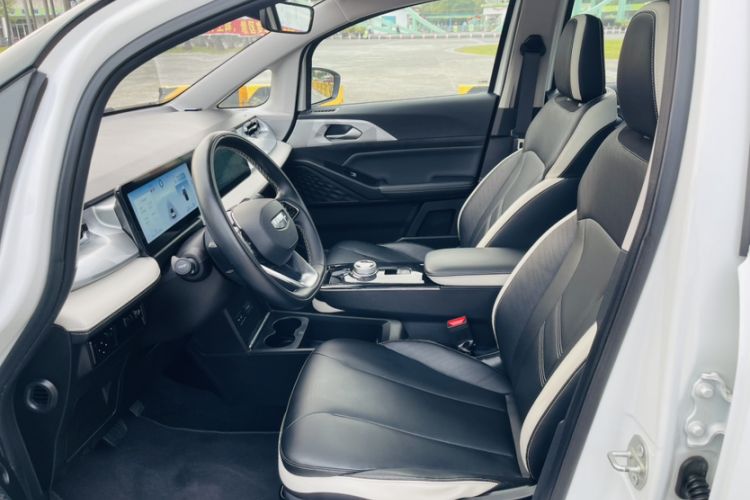 Used Geometry E Firefly 2022 401KM Lightning Tiger 5-Seater Interior 2