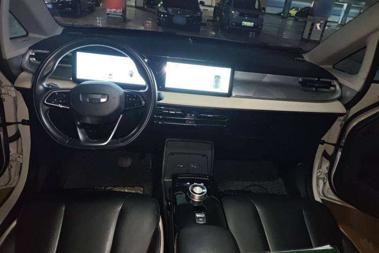 Used Geometry E Firefly 2022 401KM Lightning Tiger 4-Seater Interior 2