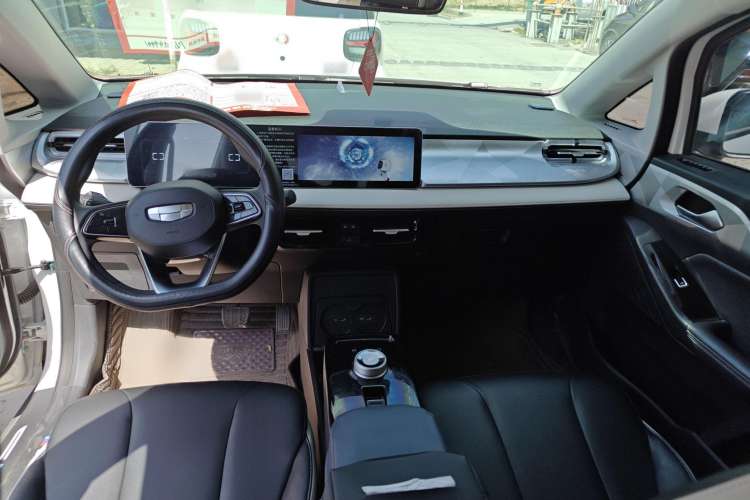Used Geometry E Firefly 2022 401 km Linglong Tiger 4 Seats Interior 3
