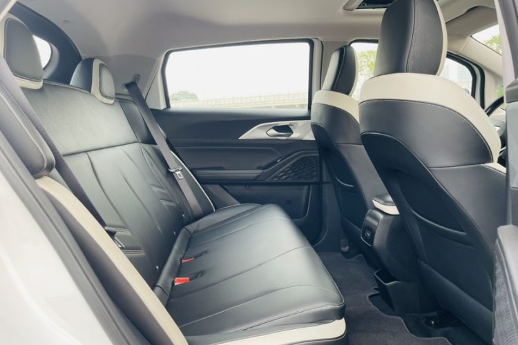 Used Geometry E Firefly 2022 401KM Lightning Tiger 5-Seater Interior 6