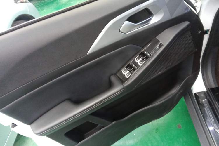 Used Geometry E Firefly 2022 401 km Linglong Tiger 4 Seats Left Front Door Interior