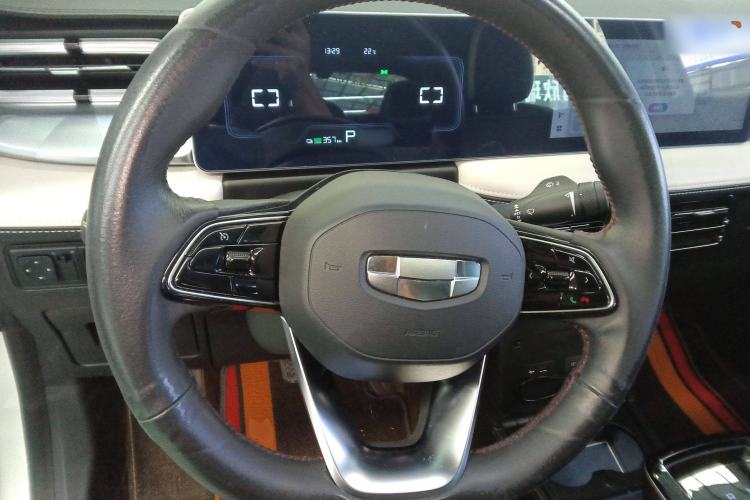 Used Geometry E Firefly 2022 401 km Linglong Tiger 4 Seats Steering Wheel