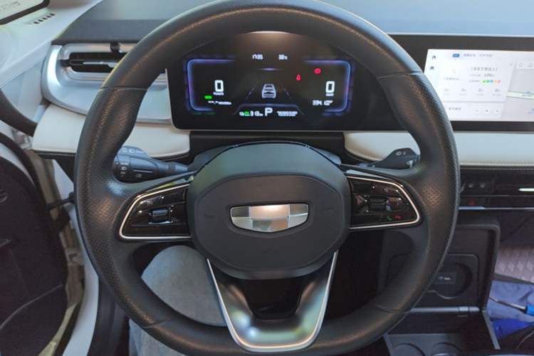 Used Geometry E Firefly 2022 401 km Linglong Tiger 4 Seats Steering Wheel