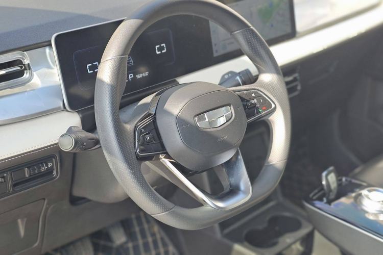 Used Geometry E Firefly 2022 401 km Linglong Tiger 4 Seats Steering Wheel