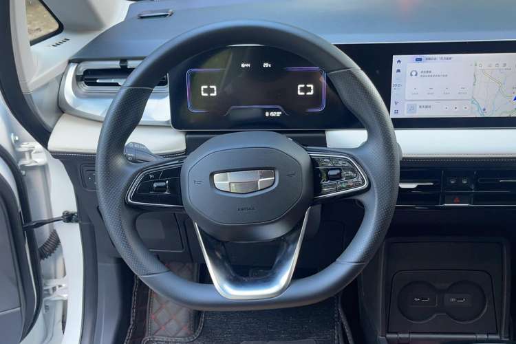 Used Geometry E Firefly 2022 401 km Linglong Tiger 4 Seats Steering Wheel